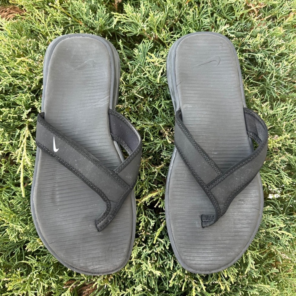 Nike Ultra Celso Girl Thong Sandals Size 8 Black Flip‎ Flop Shoes